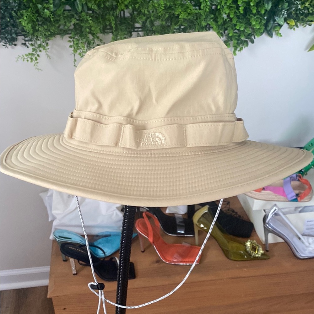 Nordstrom- The North Face NWOT Unisex Beige Sun Hat
